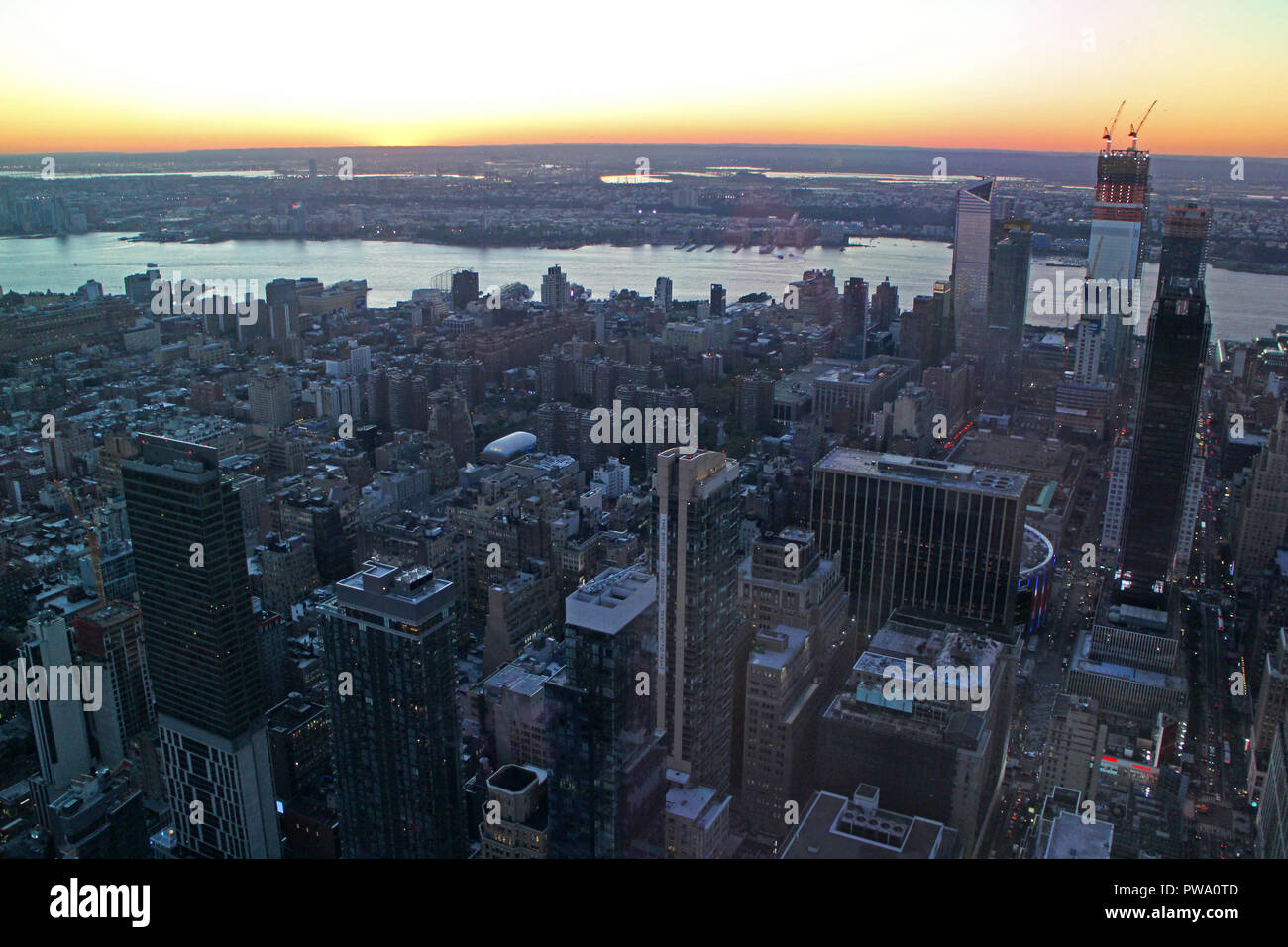 New York City sunset from Empire State Building Stock Photo - Alamy