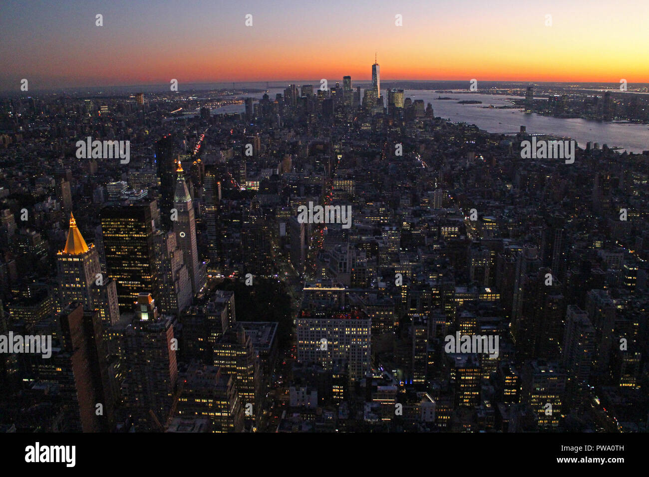 New York City sunset from Empire State Building Stock Photo - Alamy