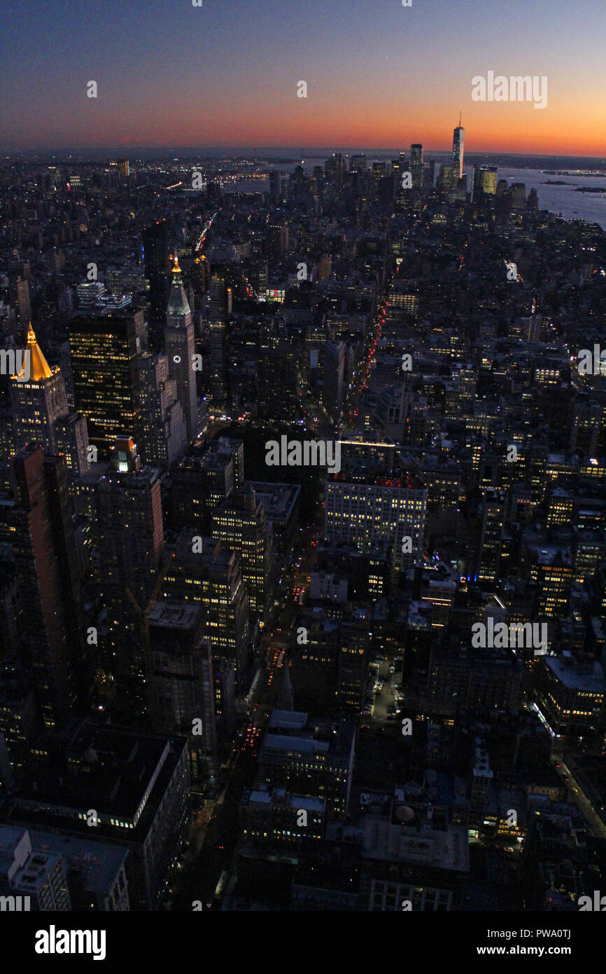 New York City sunset from Empire State Building Stock Photo - Alamy
