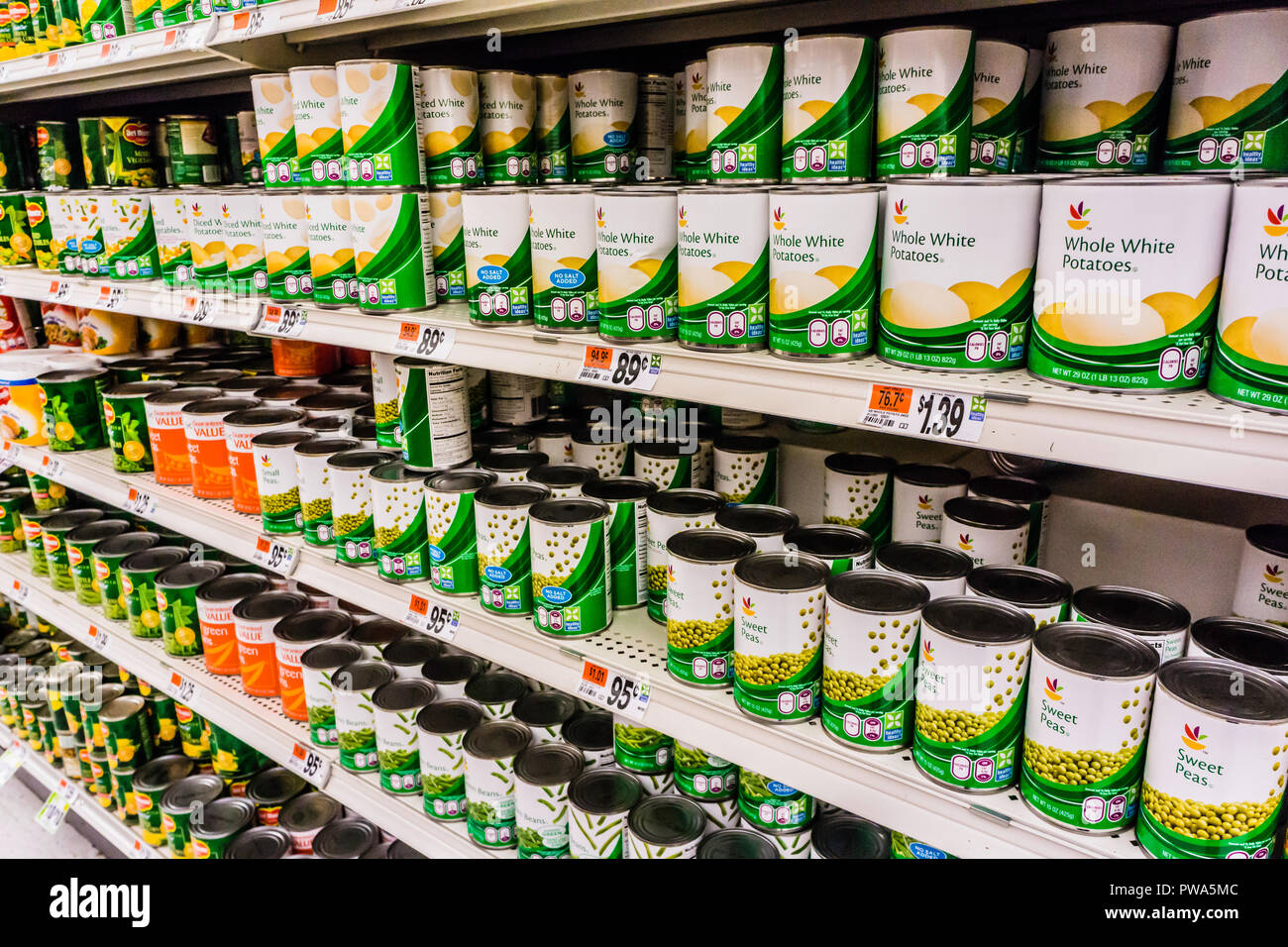Supermarket Shelves Stop & Shop Granby, Connecticut, USA Stock Photo