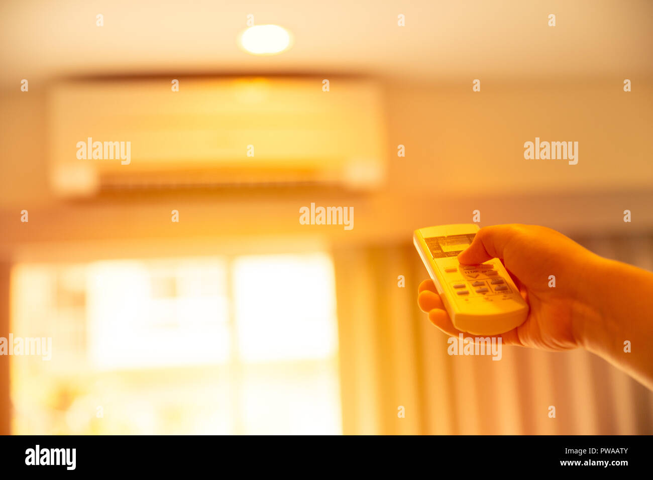 hand adjust AC temperature with remote control to wall type air