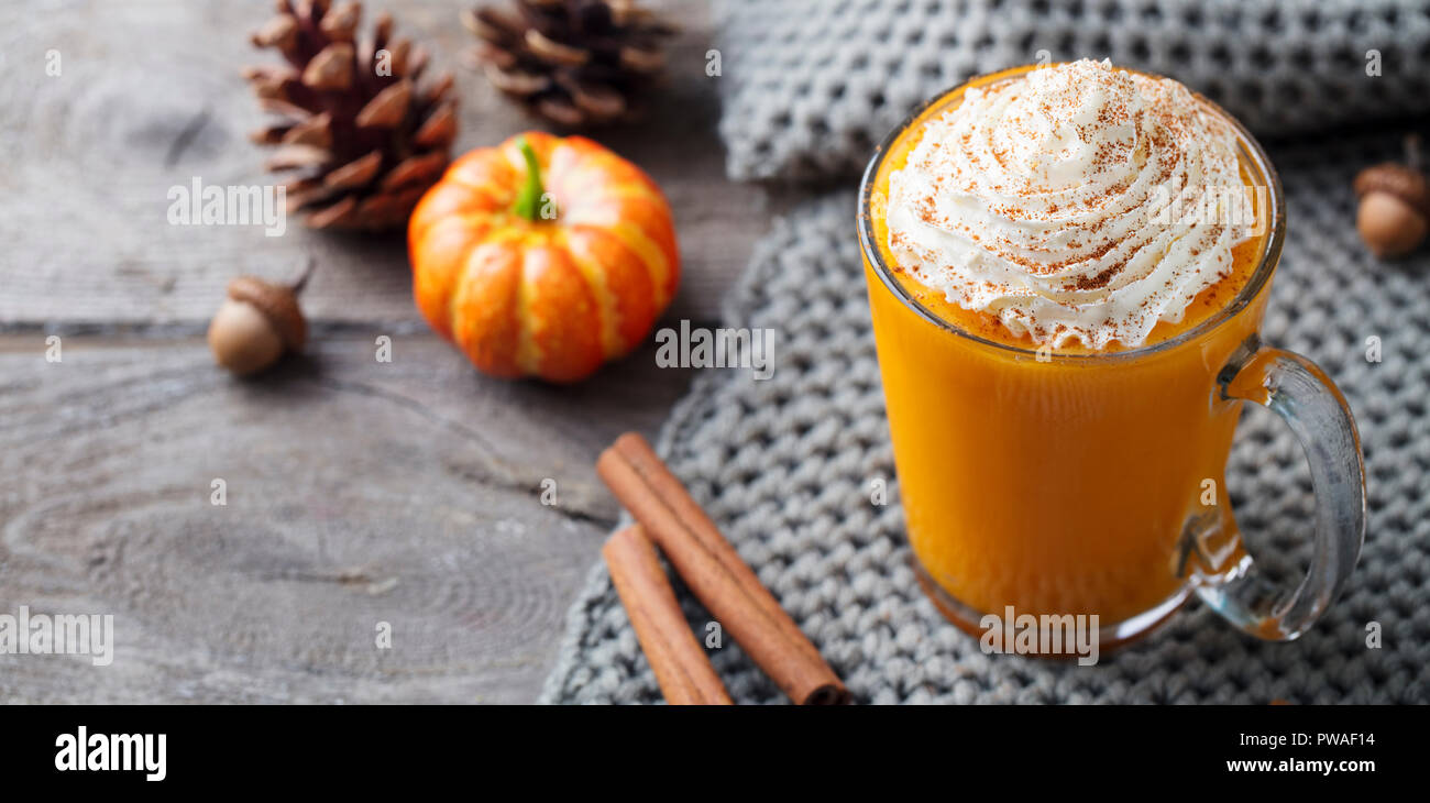 Тыквенный раф. Шакерато кофе. Пампкин латте. Тыквенный горячий шоколад. Тыквенно пряный латте.