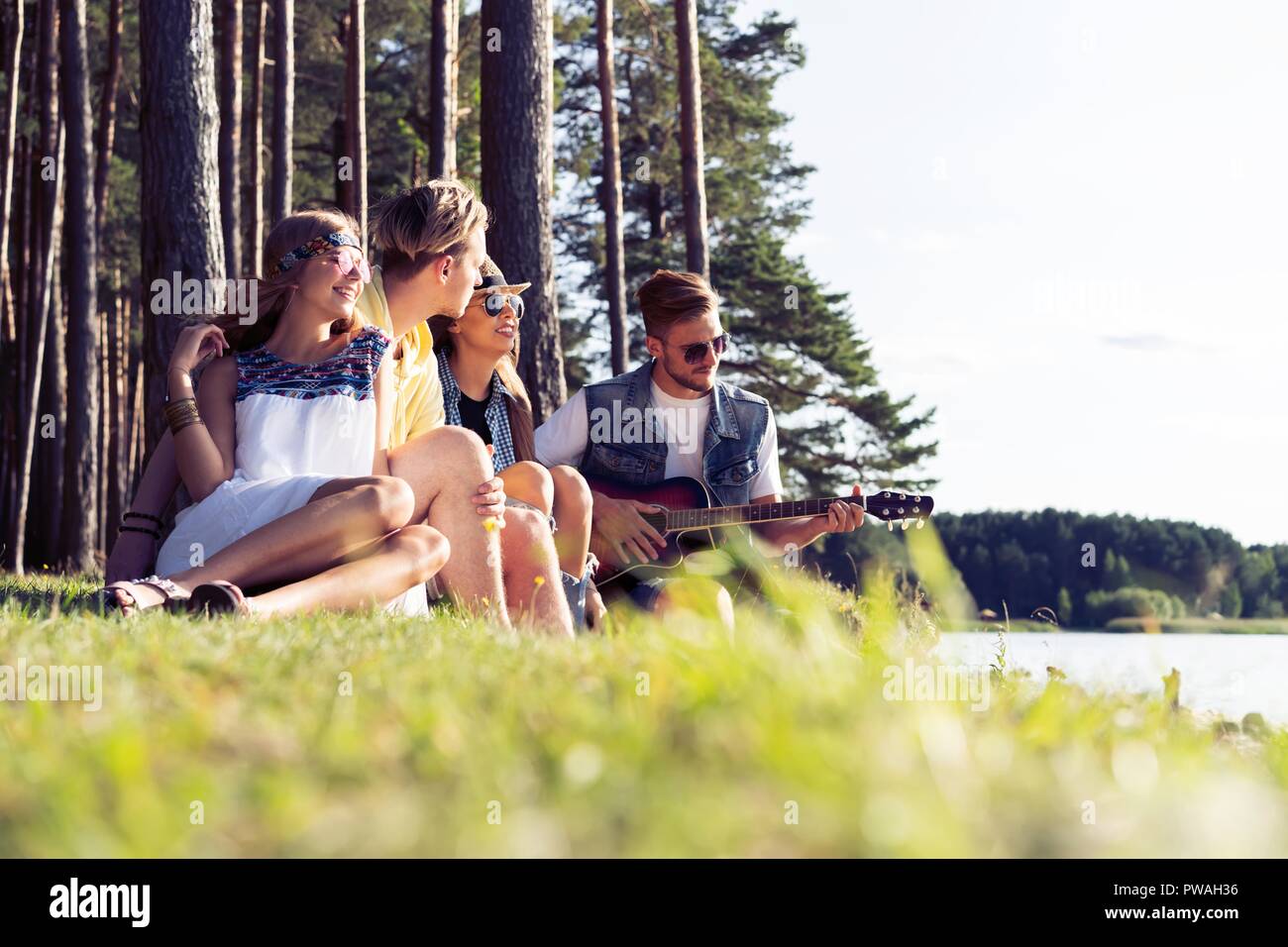 Group teenagers listening music hi-res stock photography and images - Alamy