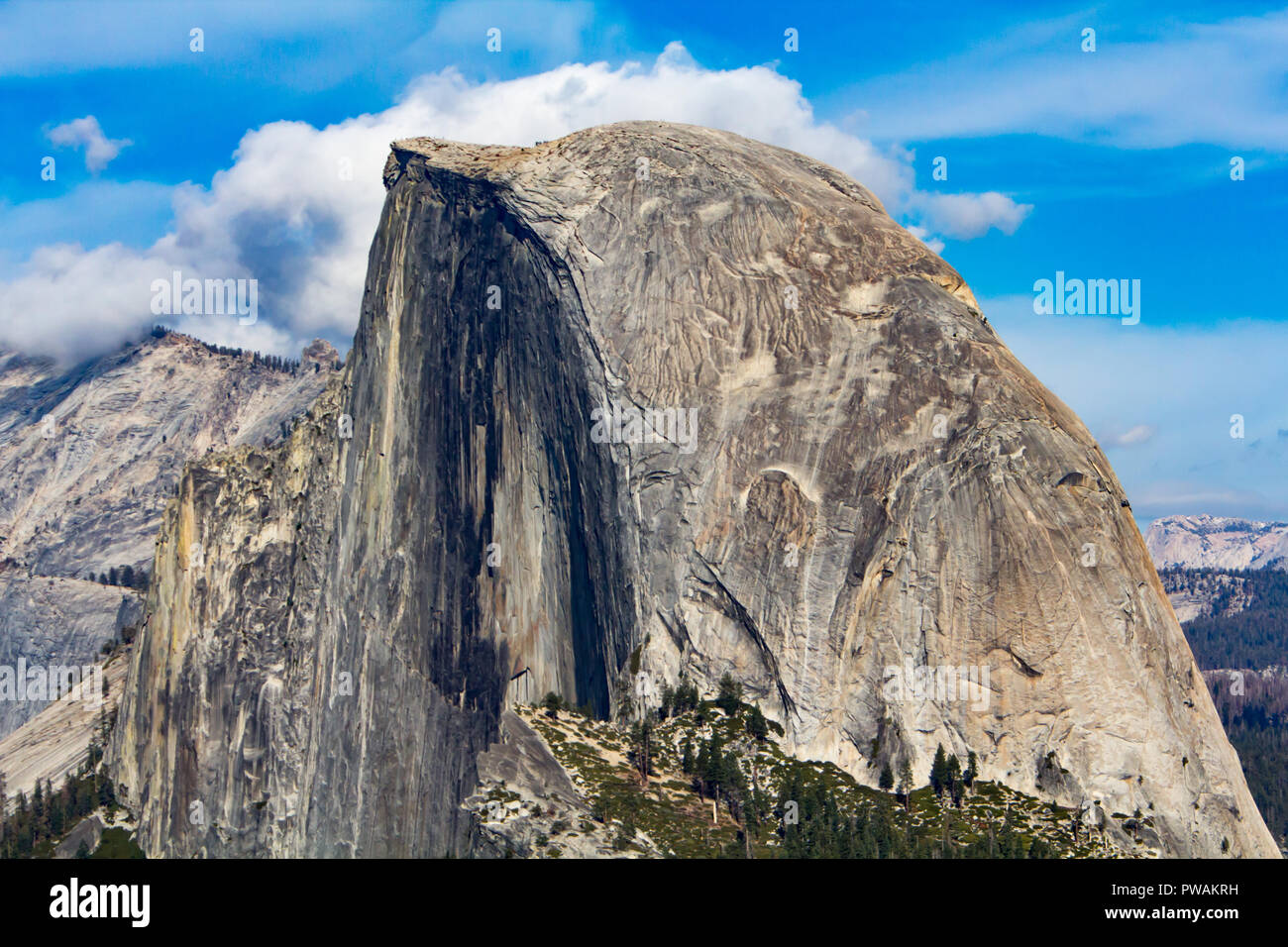 Stunning views of the glacially carved rock of Half Dome in the Yosemite Valley taken from Glacier Point, Yosemite National Park, California, USA Stock Photo