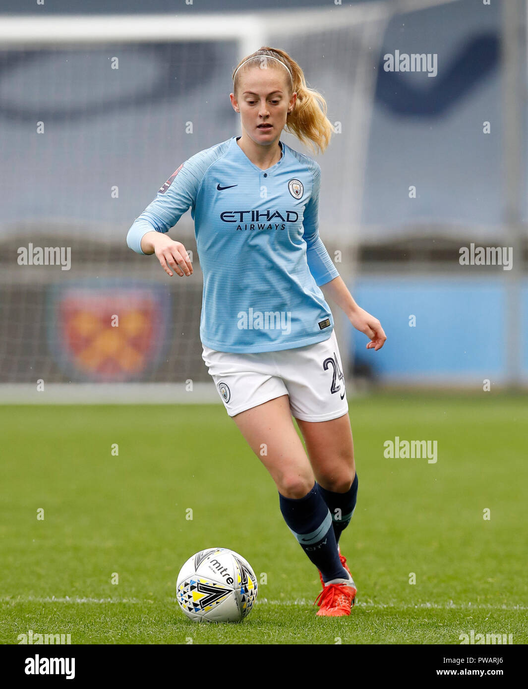 Manchester City's Keira Walsh during the FA Women's Super League match The Academy Stadium, Manchester. PRESS ASSOCIATION Photo. Picture date: Sunday October 14, 2018. See PA story SOCCER Man City Women. Photo credit should read: Martin Rickett/PA Wire. RESTRICTIONS: No use with unauthorised audio, video, data, fixture lists, club/league logos or 'live' services. Online in-match use limited to 120 images, no video emulation. No use in betting, games or single club/league/player publications. Stock Photo
