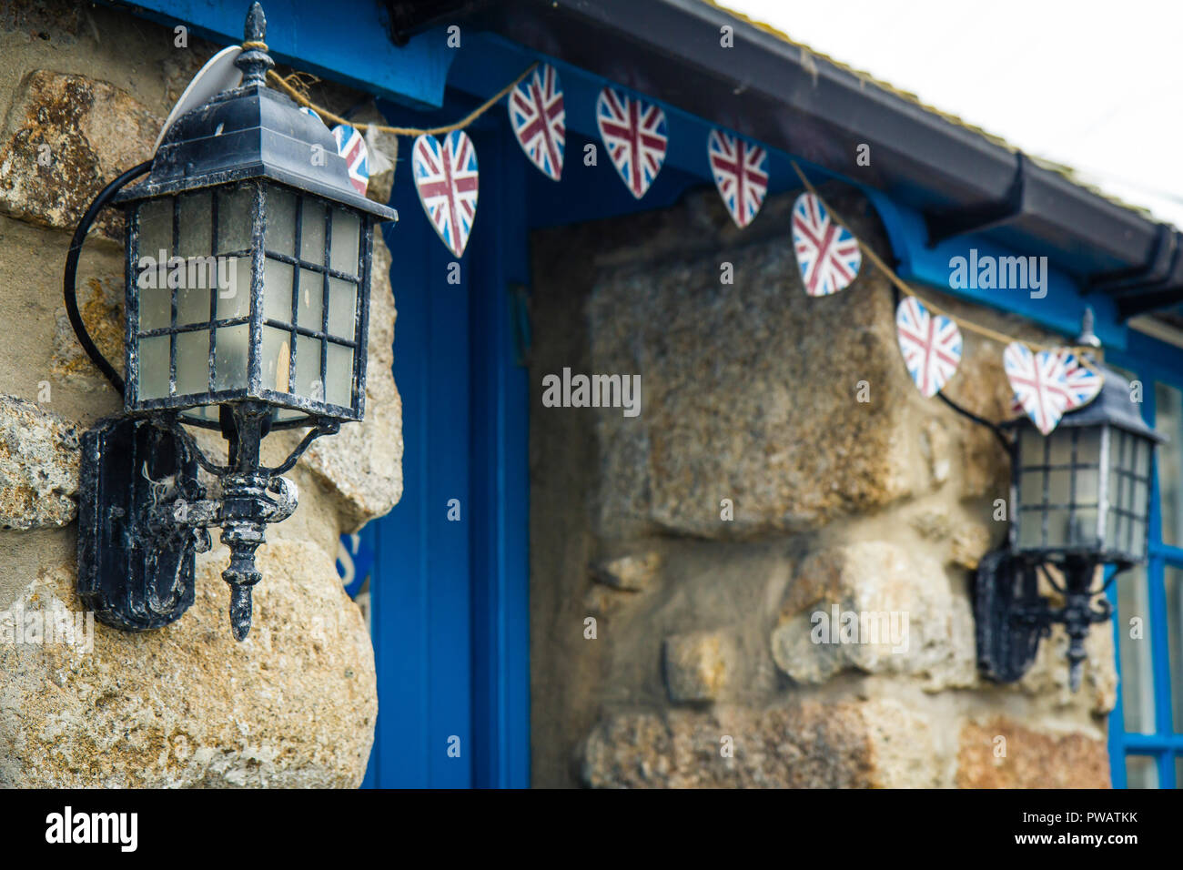 England flag heart hi-res stock photography and images - Alamy