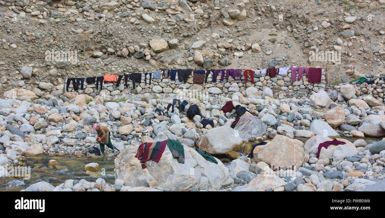 Washing clothes in the river in the Balti village of Turtuk on the Pakistan-India border, Nubra Valley, Ladakh Stock Photo