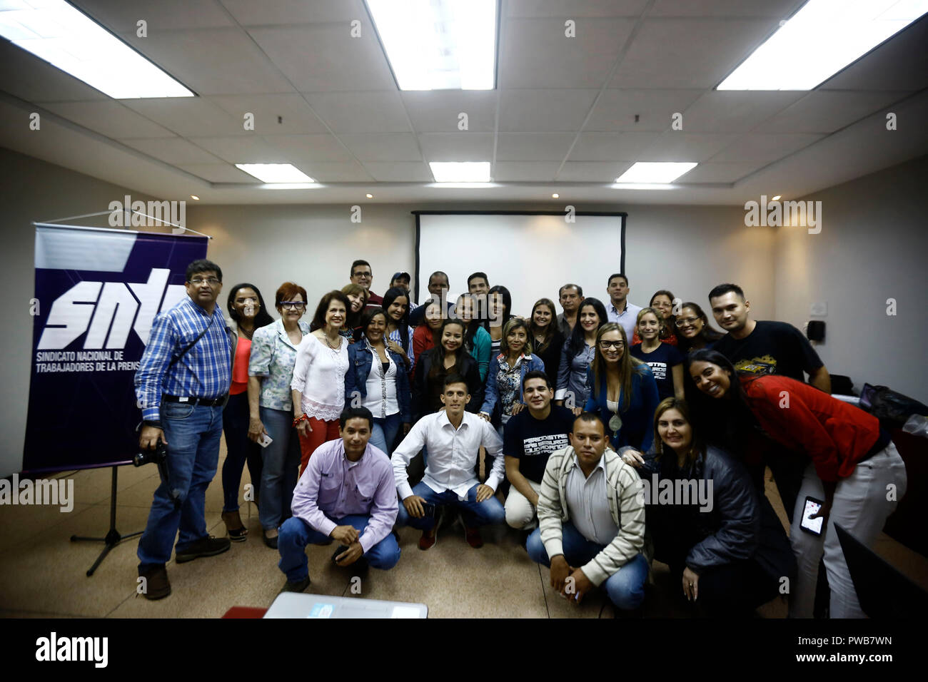 Naguanagua, Carabobo, Venezuela. 13th Oct, 2018. October 13, 2018. SNTP Workshop, National Union of Workers of the Press with sponsorship of the British Embassy, held a workshop on the safety of journalists in the coverage of hostile situations, with the participation of social communicators from the states of Aragua, Apure, Carabobo, Cojedes and Guarico, held in Naguanagua, Carabobo state, Photo: Juan Carlos Hernandez Credit: Juan Carlos Hernandez/ZUMA Wire/Alamy Live News Stock Photo