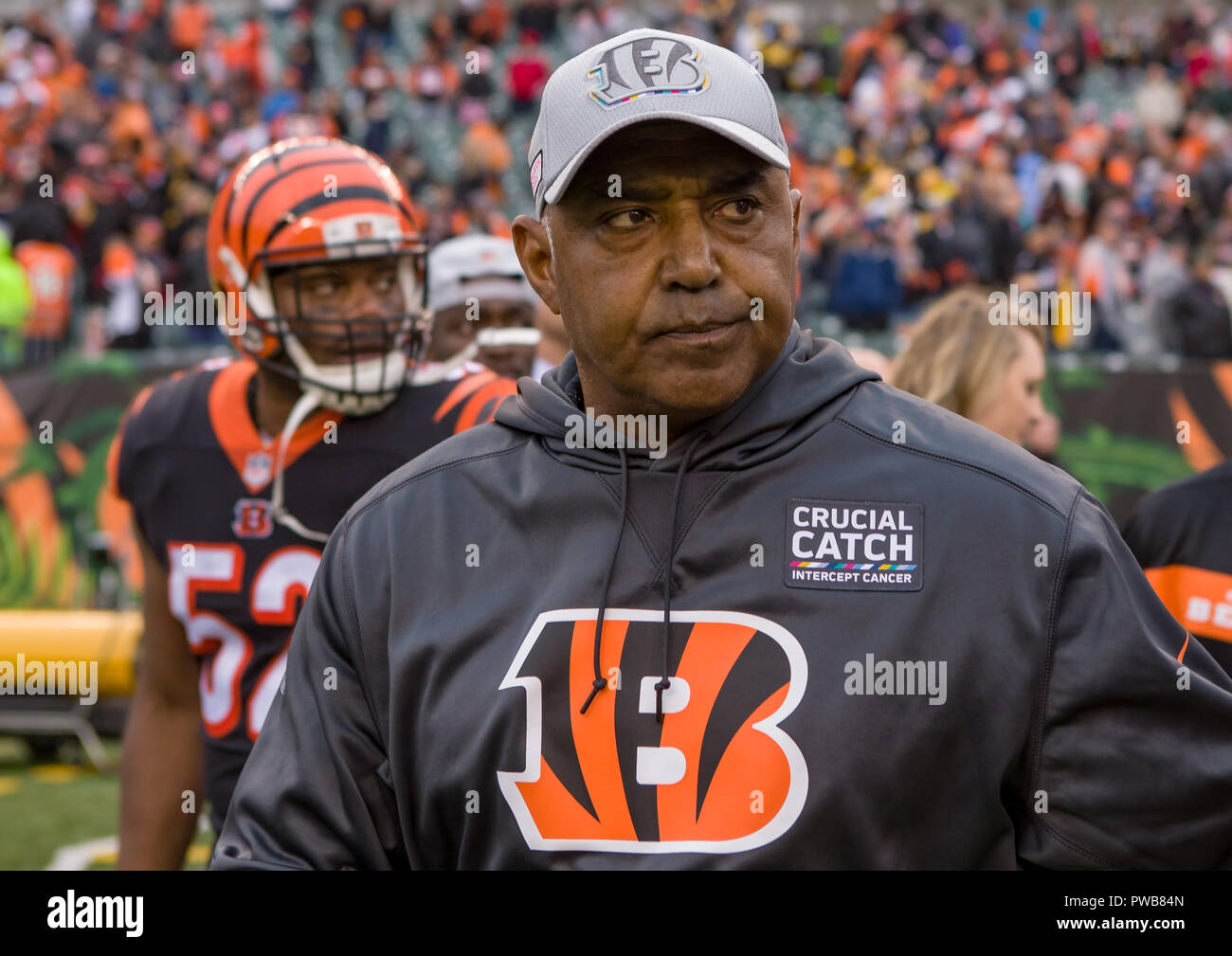 Cincinnati, OH, USA. 14th Oct, 2018. Cincinnati Bengals head coach Marvin  Lewis looks on in frustration after having some of his players were  involved in a scuffle after losing a game between