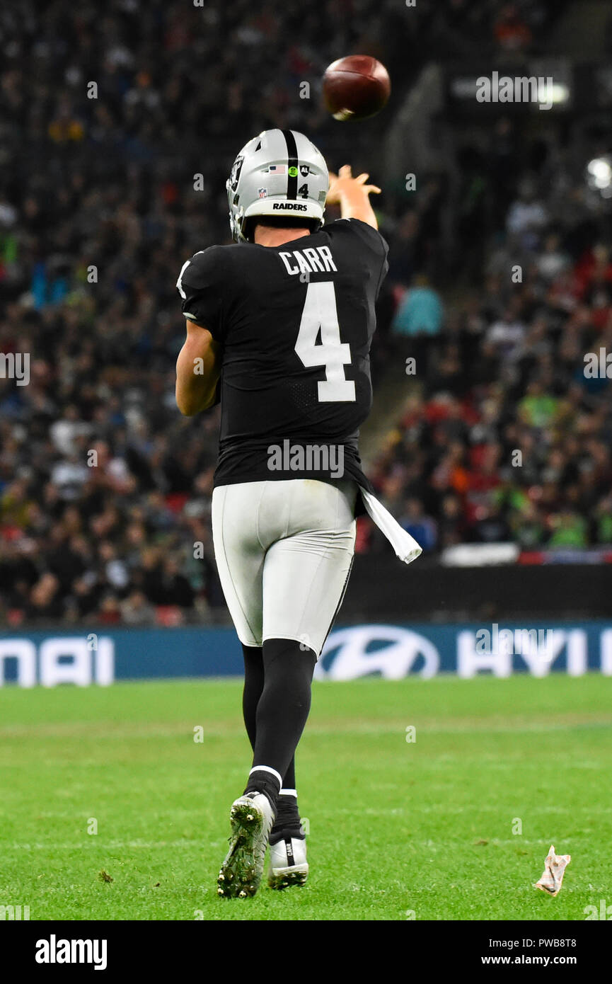 London, UK.  14 October 2018. Quarterback Derek Carr (4) of Oakland throws a pass. Seattle Seahawks at Oakland Raiders NFL game at Wembley Stadium, the first of the NFL London 2018 games. Final score Seahawks 27 Raiders 3.  Credit: Stephen Chung / Alamy Live News Stock Photo