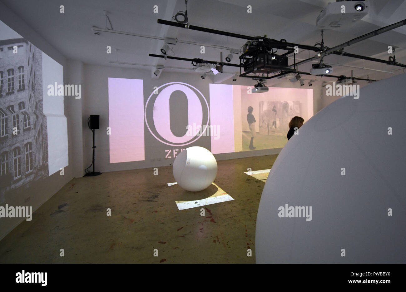 12 October 2018, North RhineWestphalia, Duesseldorf Photos with