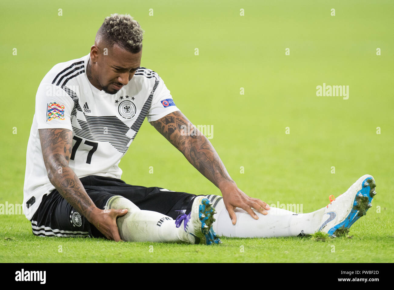 Jerome BOATENG (GER) sits on the pitch and holds his leg, sitting, injured, injury, full figure, Soccer Laenderspiel, Nations League, Netherlands (NED) - Germany (GER) 3: 0, on 13.10.2018 in the Johan Cruyff Arena in Amsterdam/Netherlands. ¬ | usage worldwide Stock Photo