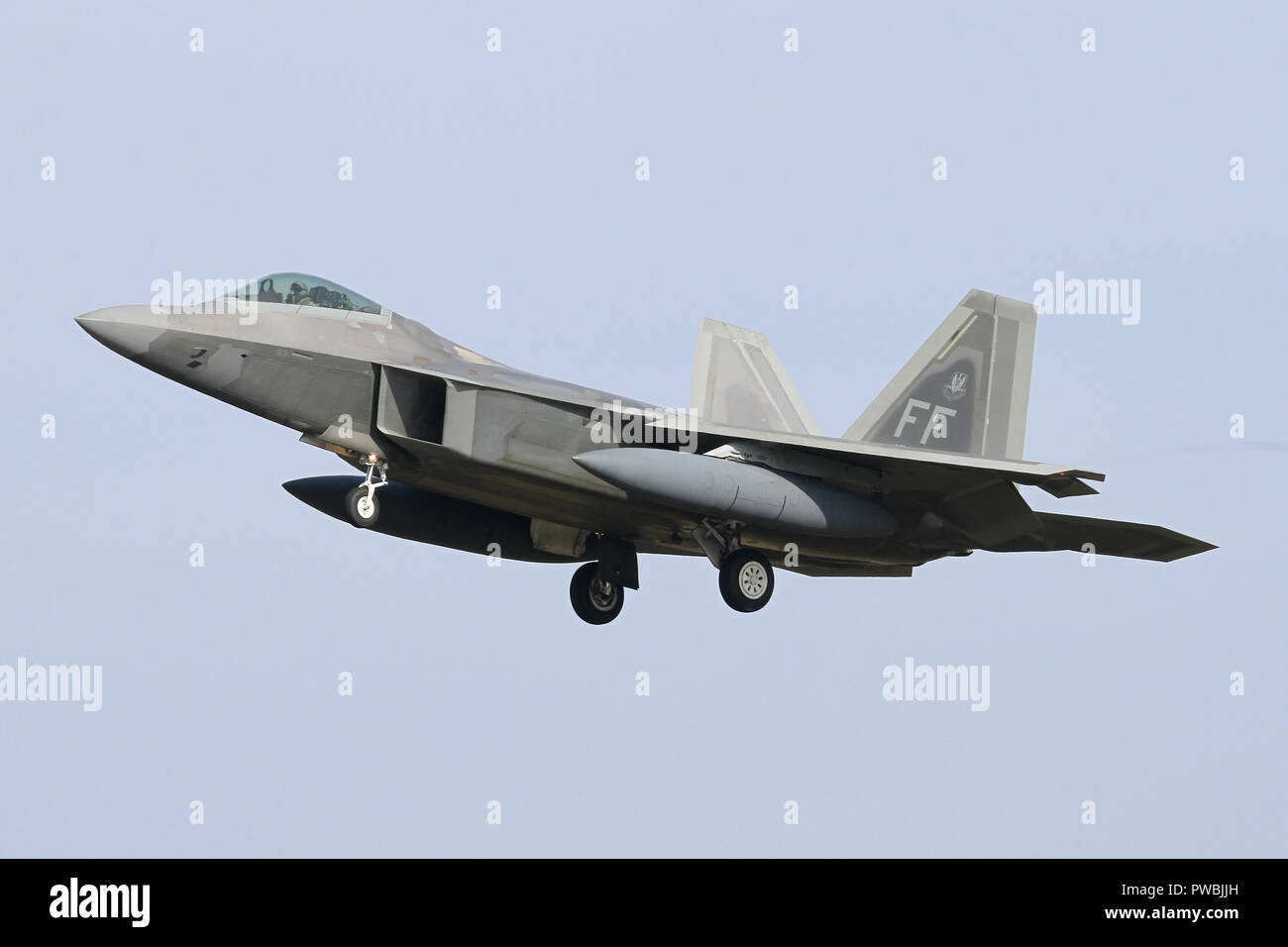 1st Fighter Wing F-22A Raptor arriving at RAF Lakenheath in Suffolk for a exercise with the 48th FW. Stock Photo