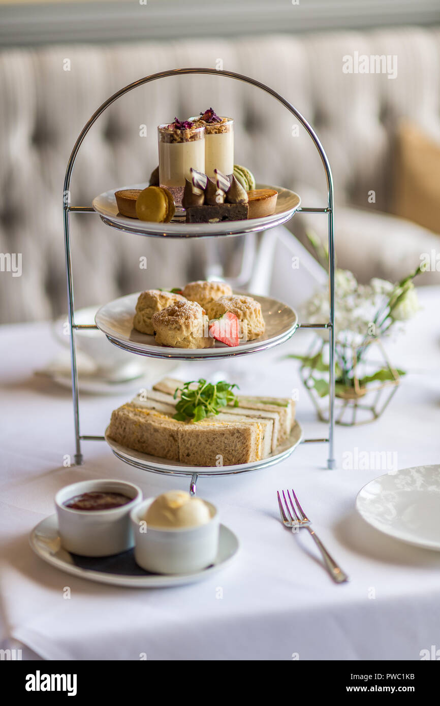 A traditional Devon and Cornish cream tea Stock Photo - Alamy