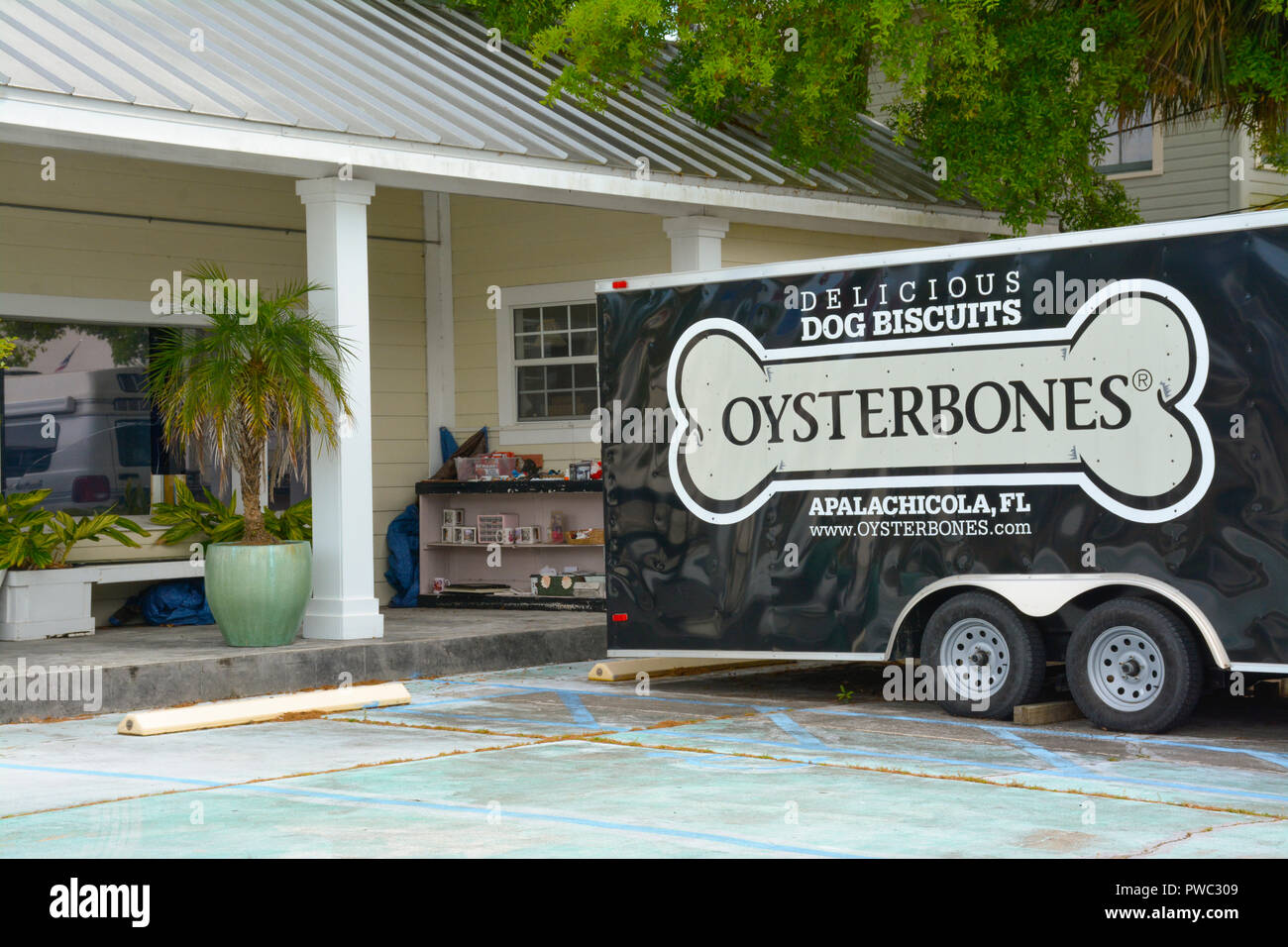 The Oysterbones Pet store in Apalachicola, FL, in the Florida Panhandle