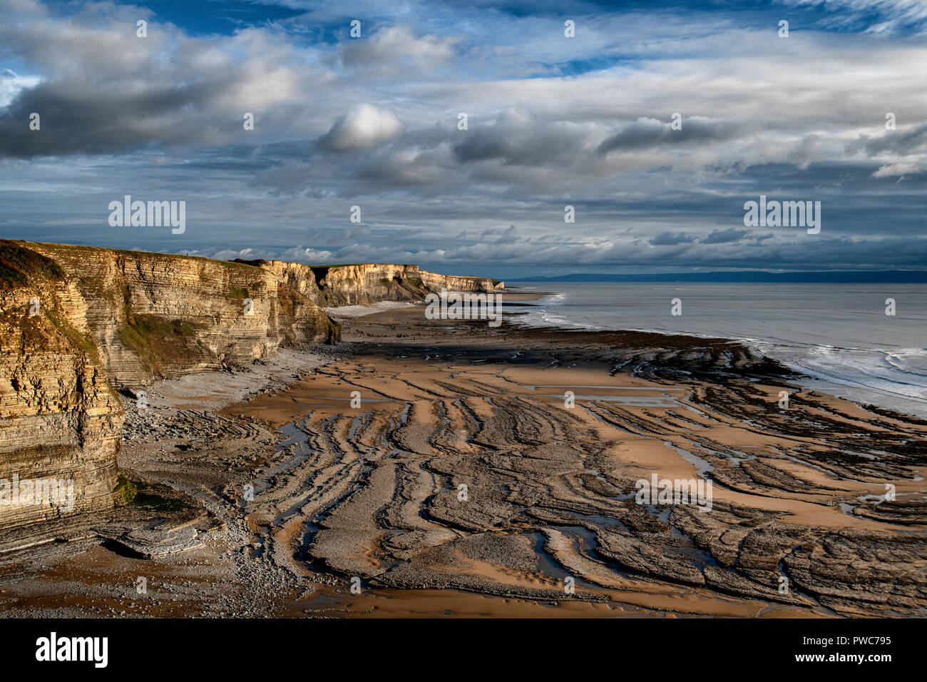 Temple Bay on the Vale of Glamorgan Heritage Coast, South Wales. Looking south east along the beach and cliffs from Witches Point. Stock Photo