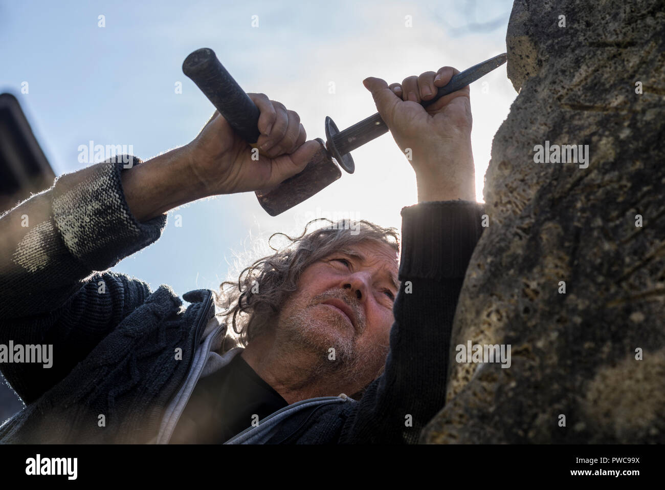 Hammer chisel sculptor stone hi-res stock photography and images - Alamy