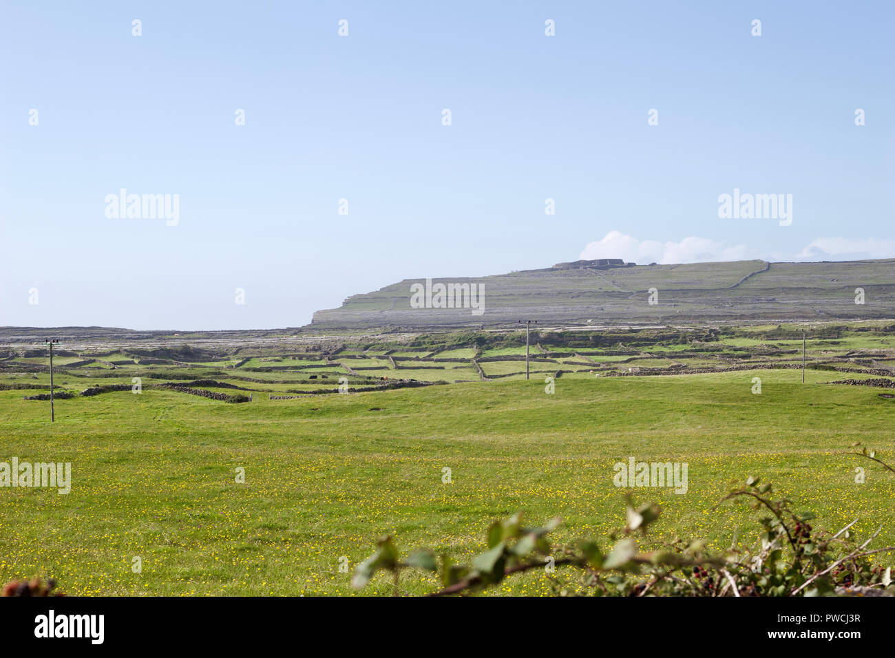 Ancient fort aran islands hi-res stock photography and images - Alamy