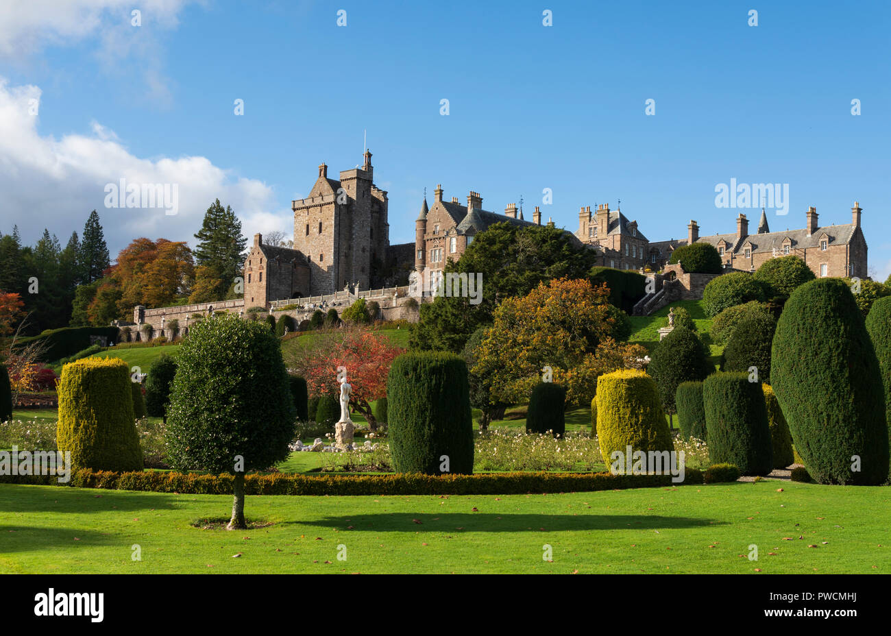 Scottish castle and garden hi-res stock photography and images - Alamy