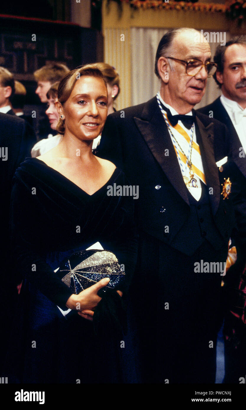 CAMILO JOSÉ CELA Spanish author awarded with Nobel Prize in literature.At a reception with wife  Marina Castano Stock Photo