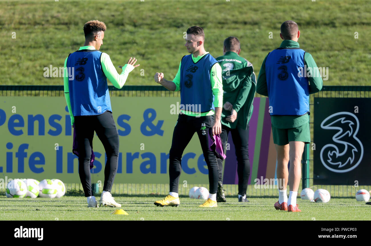 Republic of Ireland's Callum Robinson (left) and Aiden O'Brien (centre left) during a training session at the FAI National Training Centre, Dublin. PRESS ASSOCIATION Photo. Picture date: Monday October 15, 2018. See PA story SOCCER Republic. Photo credit should read: Niall Carson/PA Wire. Stock Photo