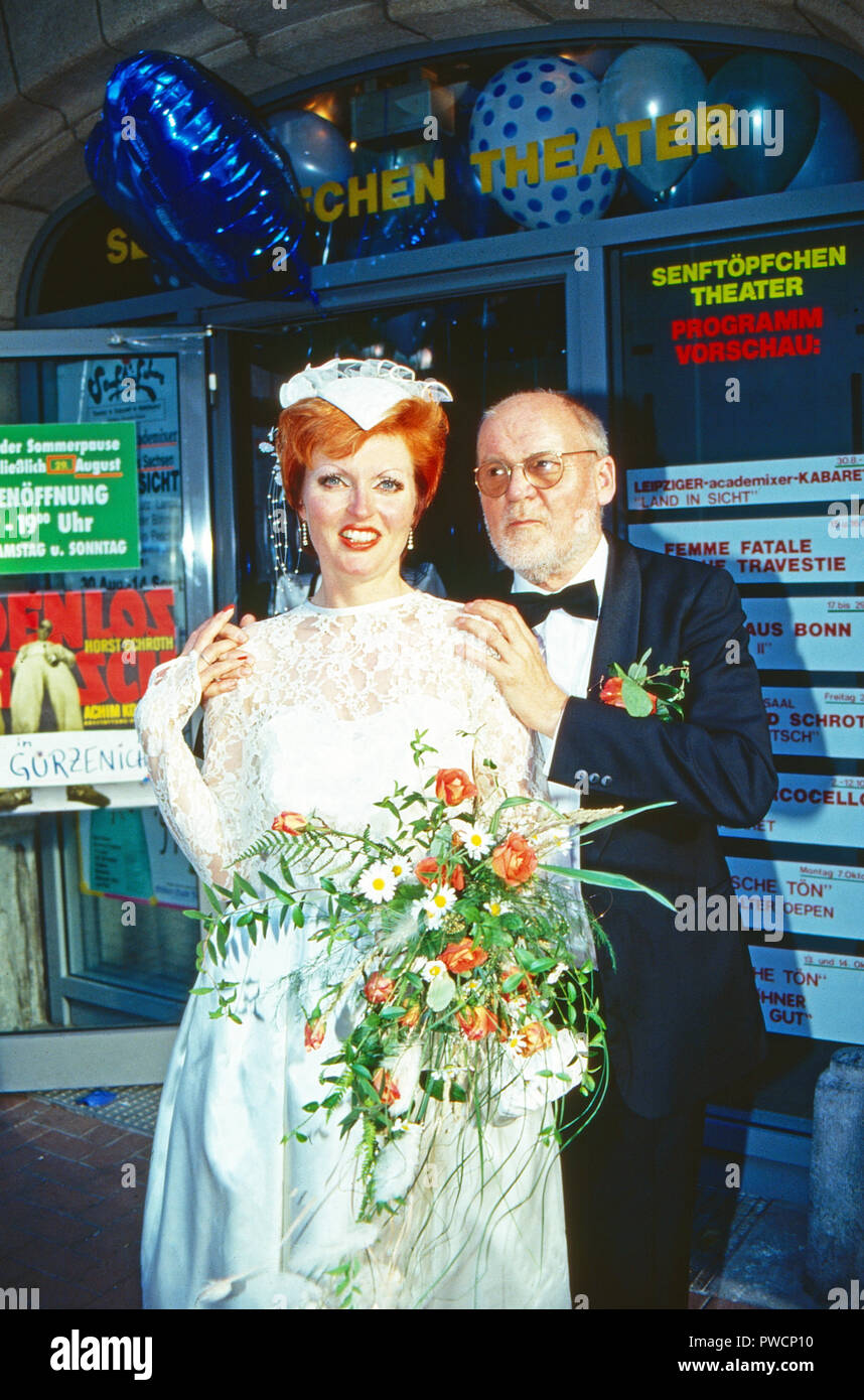 The Lavish Weddings Where Crashers Are Welcome—for a Fee - WSJ, image size:858x1390