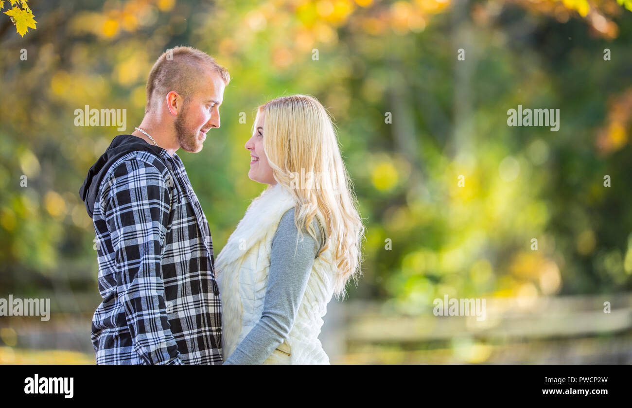 Young couple in love hugging hi-res stock photography and images - Alamy