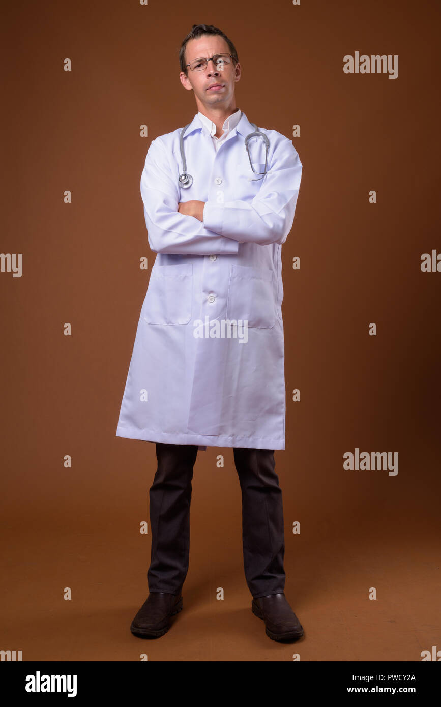 Doctor man studio shot hi-res stock photography and images - Alamy
