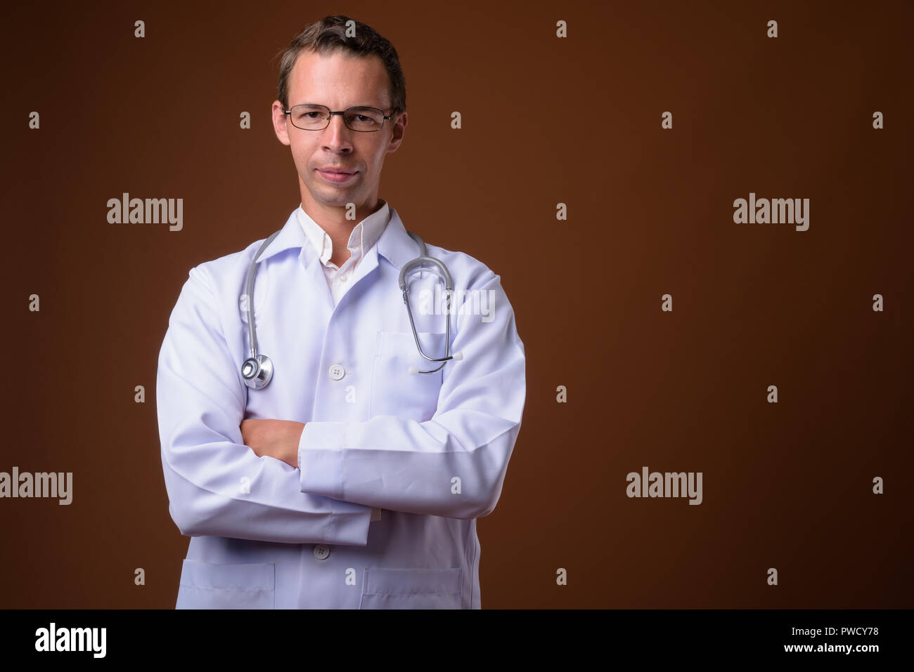 Doctor man studio shot hi-res stock photography and images - Alamy