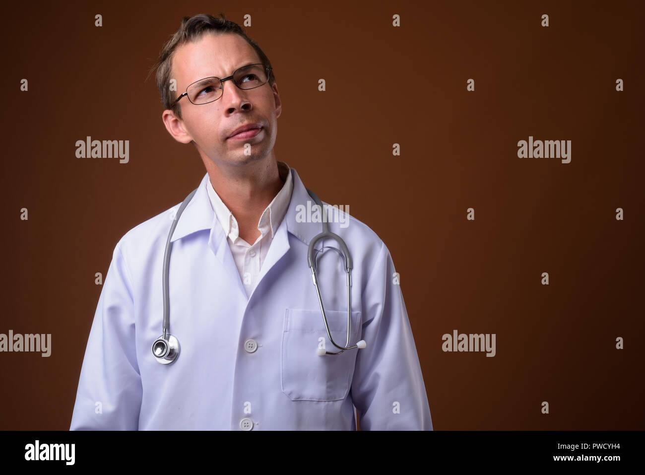 Doctor man studio shot hi-res stock photography and images - Alamy