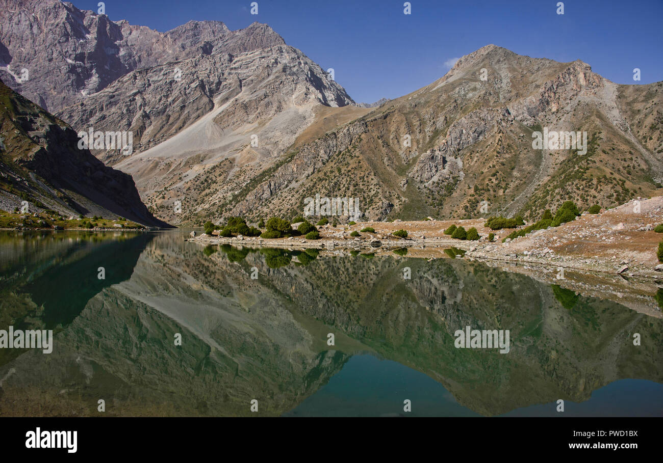 scenery-from-the-beautiful-kulikalon-lakes-fann-mountains-tajikistan