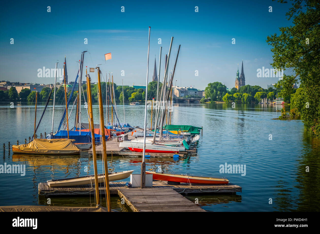 Deutschland, Hamburg, Alster, Aussenalster, segeln, Segelboot Stock Photo