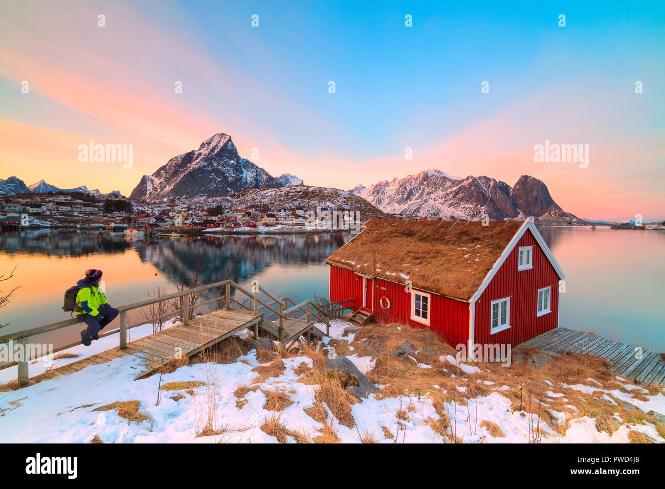 Traditional Rorbu with grass roof, Reine, Lofoten Islands, Norway Stock Photo