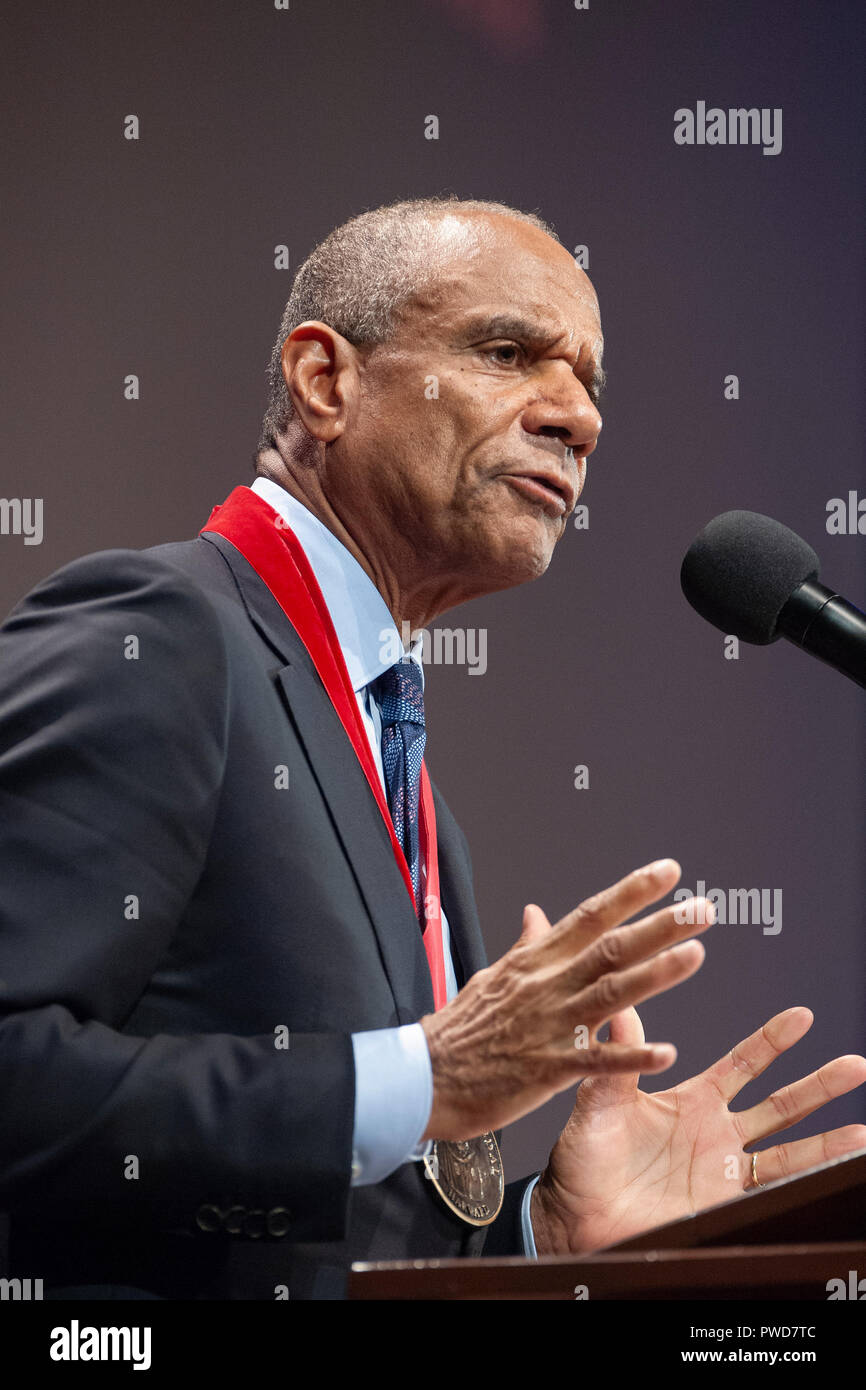 10/11/2018: Hutchins Center, Harvard University, Cambridge, MA. Kenneth I. Chenault, venture capitalist and former chief executive officer of American Express, speaking after receiving a W.E.B Du Bois medal.  Chenault was one of eight African Americans to receive the medal for their contribution to African and African American history and culture at Harvard University in Cambridge, Massachusetts, USA.  Other 2018 recipiants were David Chappelle, Shirley Ann Jackson, Pamela Joyner, Colin Kaepernick, Florence Ladd, Bryan Stevenson and Kehinde Wiley. Stock Photo