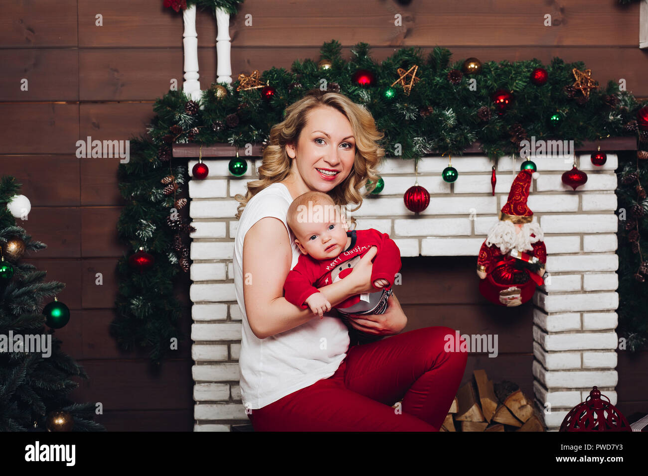 Mom Daughter Wearing Pink Dresses Holding Christmas Gifts Mom Daughter  Stock Photo by ©luzgareva 176452092