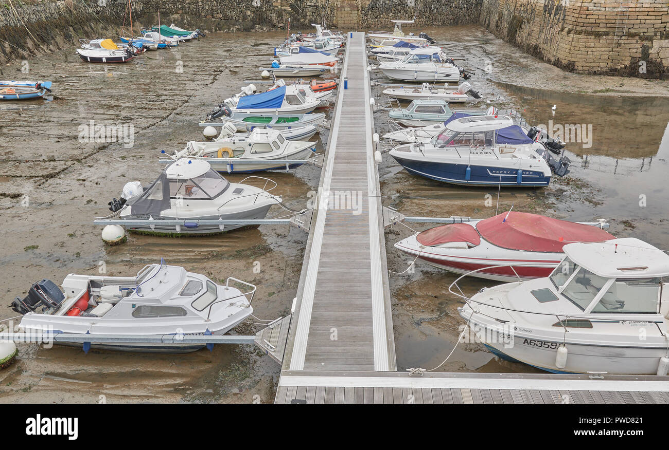 Motor boats moored in the inner harbor of Falmouth, Cornwall, England, with the river Fal tide out. Stock Photo