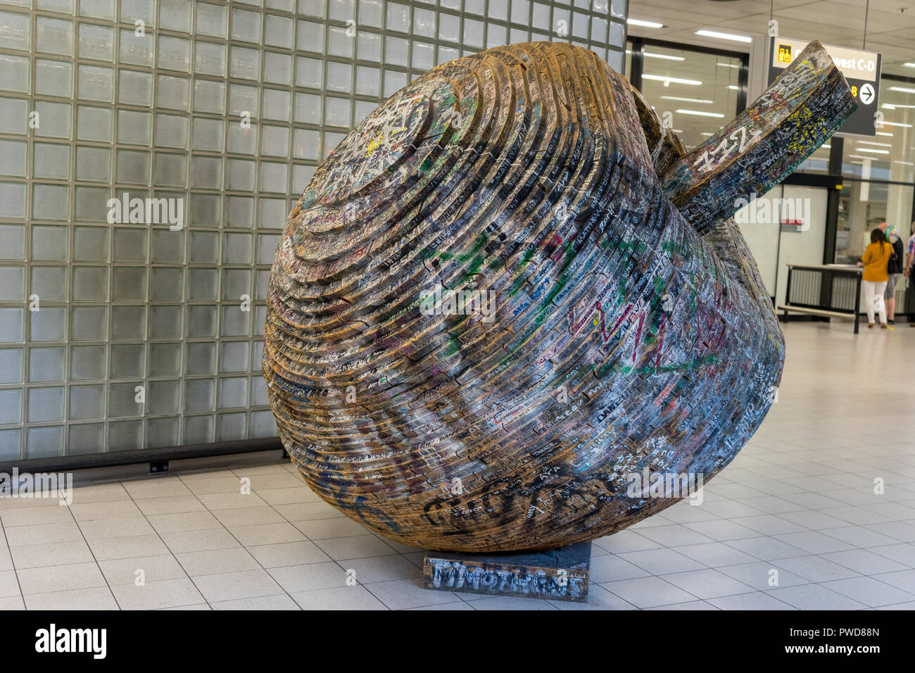 Metallic tiled hi-res stock photography and images - Alamy