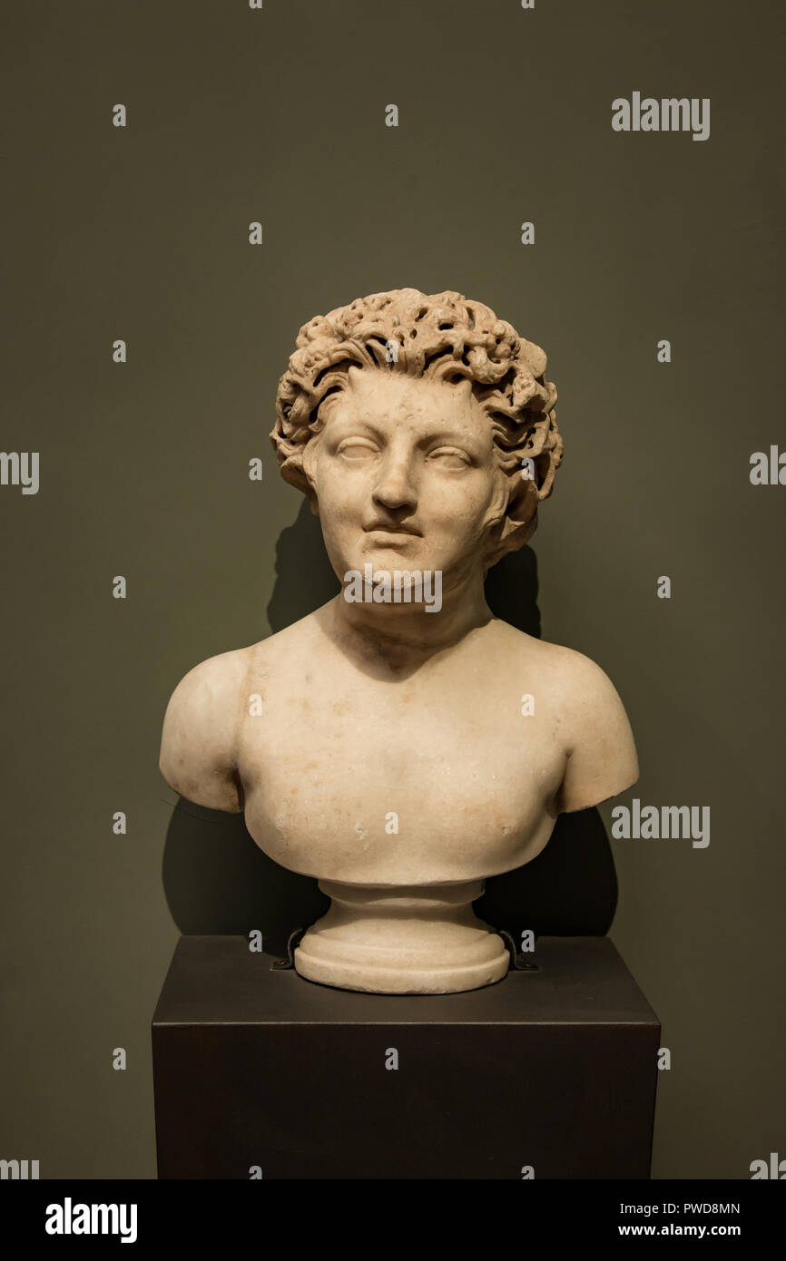 Man male profile bust sculpture hi-res stock photography and images - Alamy