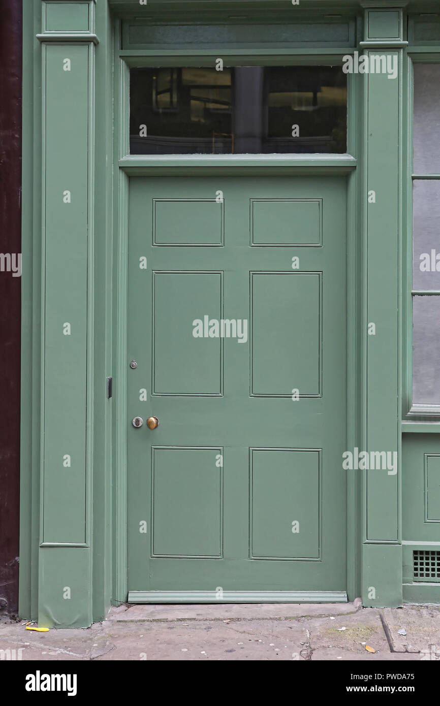 Green Door House Entrance in London Stock Photo - Alamy