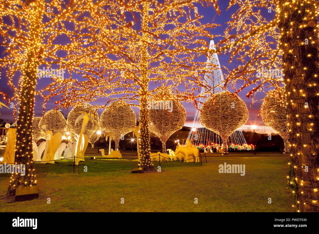 christmas decorations and lights at opryland hotel nashville tennessee usa stock image - Tennessee Christmas christmas decorations and lights at opryland hotel nashville tennessee usa stock image - Tennessee Christmas