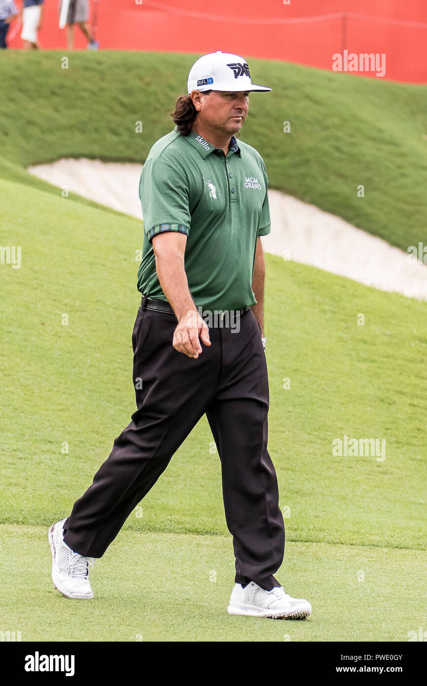 Kuala Lumpur Malaysia 14th October 2018 The Final Day At Pga Cimb Classic Golf Tournament In Kuala Lumpur Malaysia Pat Perez Walking To The 15th Green C Danny Chan Alamy Live News Stock