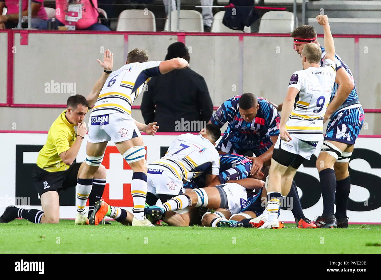 Paris, France. 13th Oct, 2018. European Challenge Rugby Union Stade Francais versus Worcester; Matt Cox (Worcester) is awarded his try Credit: Action Plus Sports/Alamy Live News Stock Photo