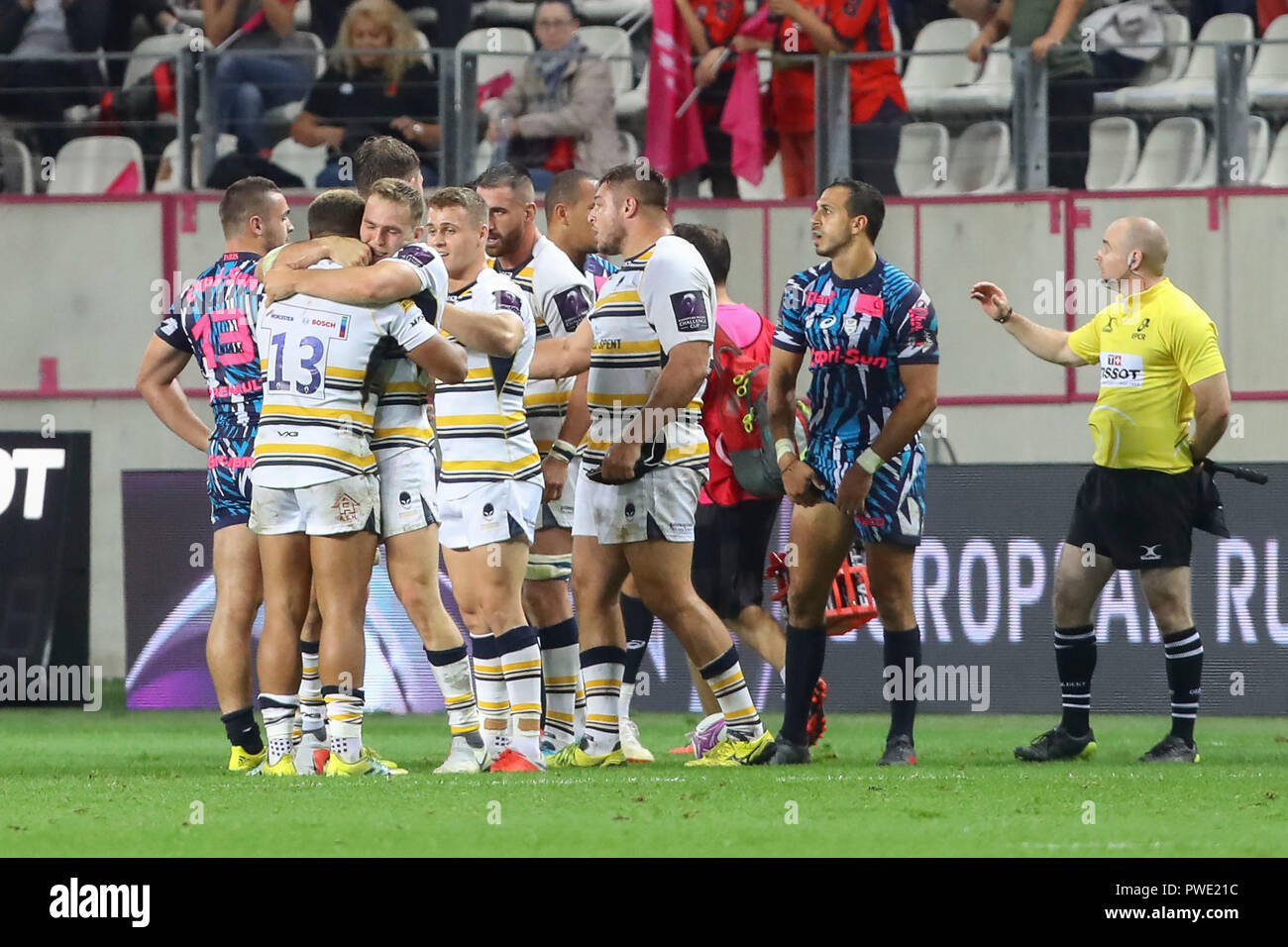 Paris, France. 13th Oct, 2018. European Challenge Rugby Union Stade Francais versus Worcester; Worcester team celebrate their win Credit: Action Plus Sports/Alamy Live News Stock Photo