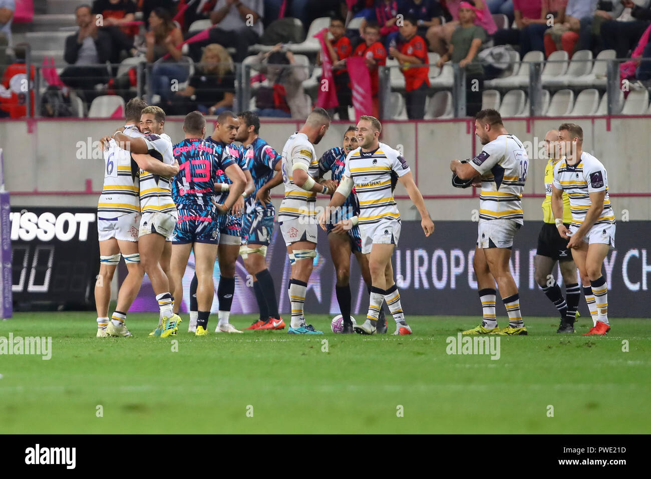 Paris, France. 13th Oct, 2018. European Challenge Rugby Union Stade Francais versus Worcester; Ollie Lawrence (Worcester) celebrates with team mates Credit: Action Plus Sports/Alamy Live News Stock Photo
