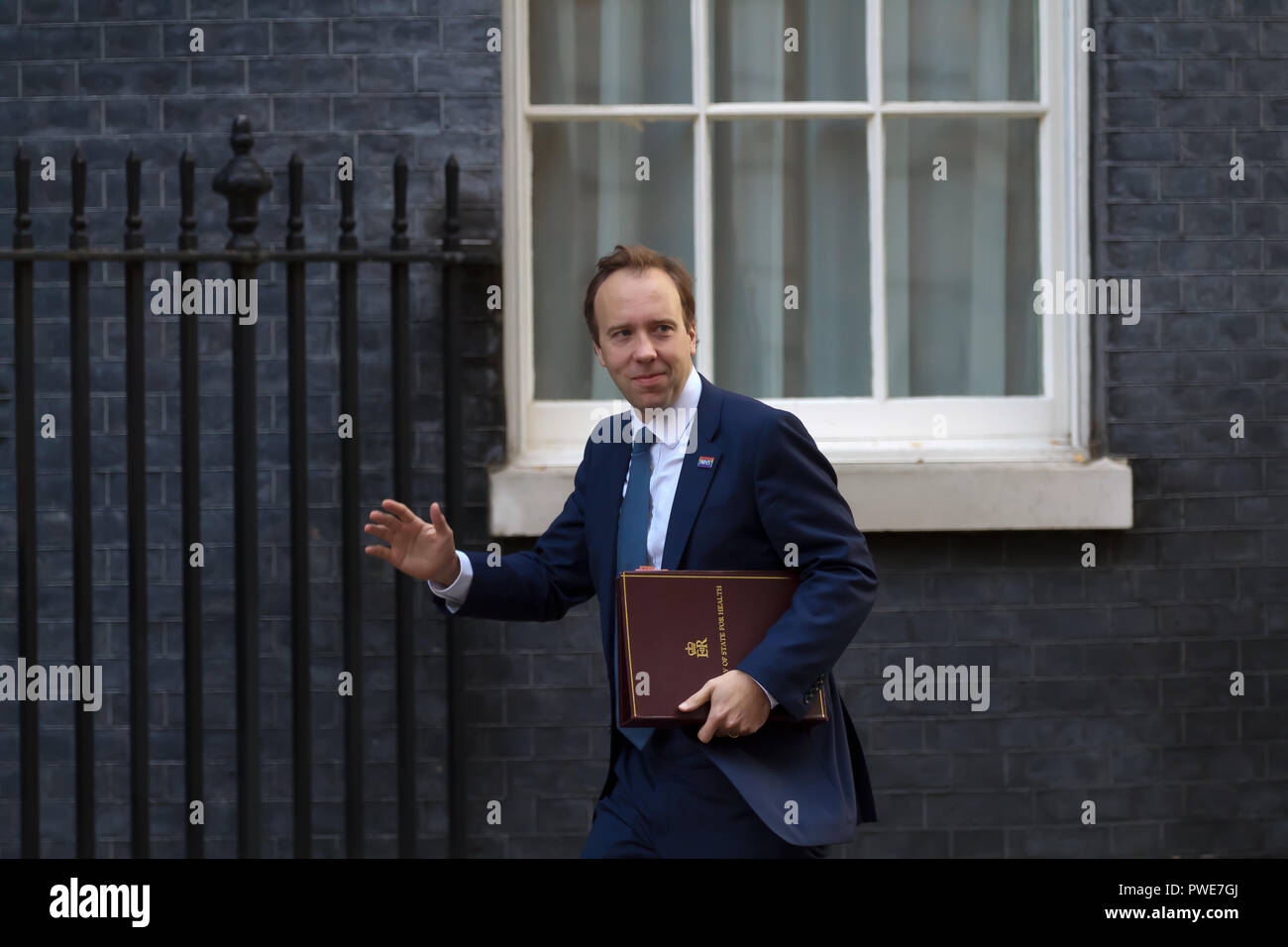 London,UK,16th October 2018,Secretary of State for Health and Social Care The Rt Hon Matt Hancock MP arrives for the Cabinet meeting in 10 Downing Street, ahead of a crunch Brussels Summit tomorrow. Theresa May will deliver an appeal to break deadlock at the summit. Top ministers met late last night In Andrea Leadsom’s office while eating Pizza to discuss details further.Credit: Keith Larby/Alamy Live News Stock Photo