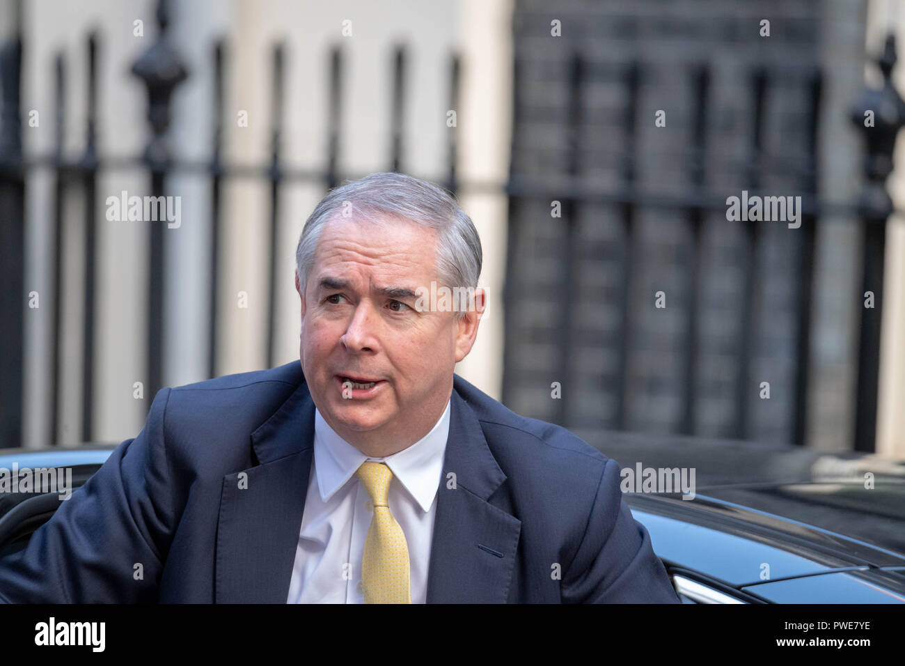 London 16th October 2018, Geoffrey Cox QC MP Attorney Generall, arrives for a crucial Brexit Cabinet meeting at 10 Downing Street, London Credit Ian Davidson/Alamy Live News Stock Photo