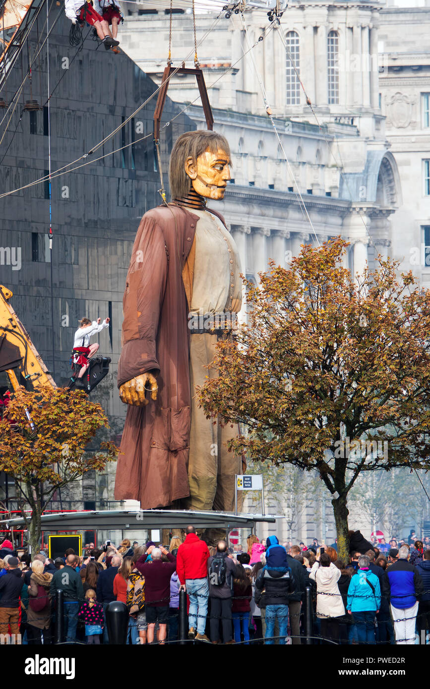 Liverpool, UK. 7th October 2018. Day 3 of the Royal De Luxe Giant Spectacular, The big giant walks along Mann Island on his last day in Liverpool. Stock Photo