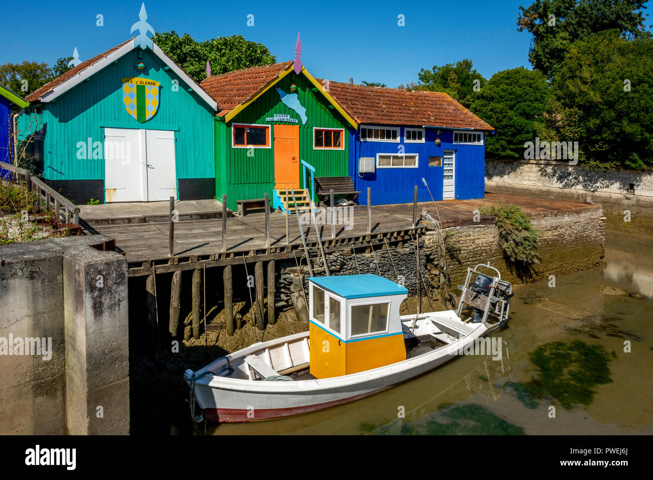 Colourful cabins oyster farmers, Le Chateau d'Oleron, Oleron island, Charente Maritime, Nouvelle-Aquitaine, France Stock Photo