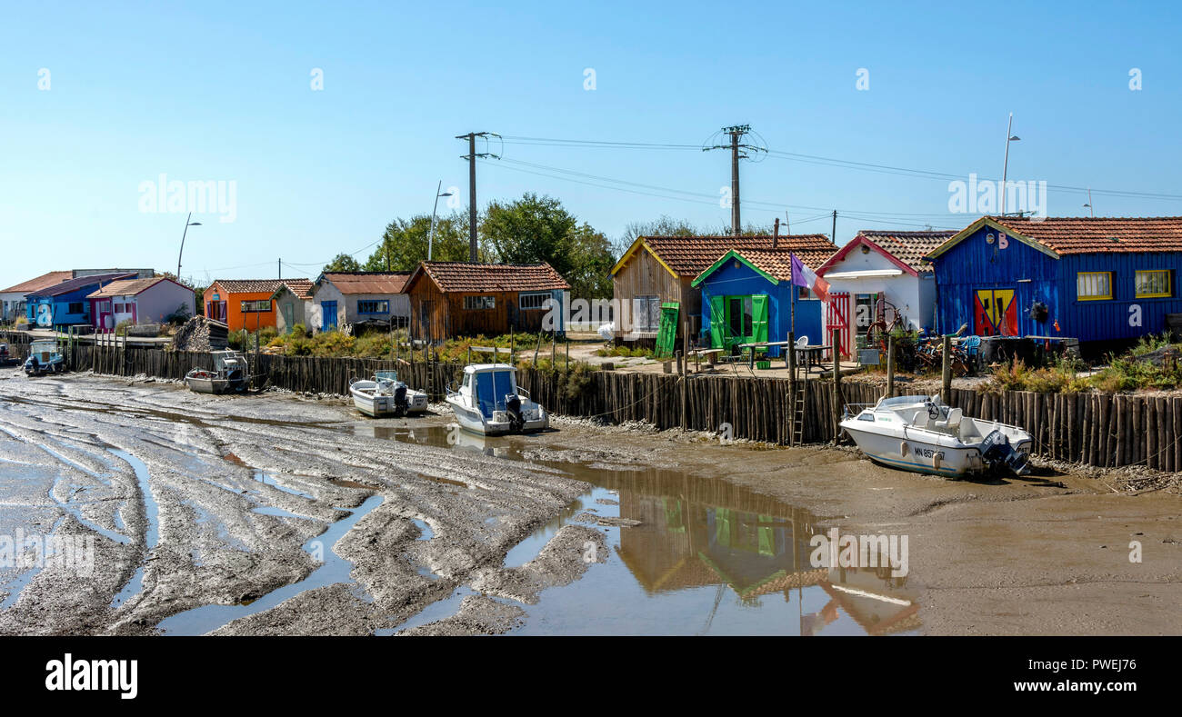 Colourful cabins oyster farmers, Le Chateau d'Oleron, Oleron island, Charente Maritime, Nouvelle-Aquitaine, France Stock Photo