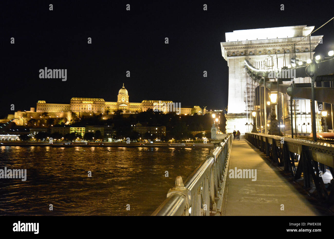 Széchenyi Chain Bridge by night, Budapest, Hungary Stock Photo